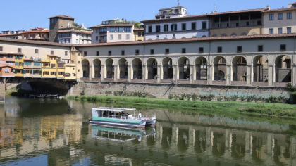 Raid al politiei italiene intr-un Airbnb, dupa ce doi turisti germani au scris numele unei echipe de fotbal pe un monument din Florenta Raid al politiei italiene intr-un Airbnb, dupa ce doi turisti germani au scris numele unei echipe de fotbal pe un monument din Florenta