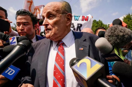 Rudolph Giuliani s-a predat in dosarul lui Trump care vizeaza subminarea alegerilor