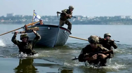 Trupe speciale ucrainene au aterizat si debarcat in Crimeea, Kievul invoca o „operatiune in desfasurare” - VIDEO Trupe speciale ucrainene au aterizat si debarcat in Crimeea, Kievul invoca o „operatiune in desfasurare” - VIDEO