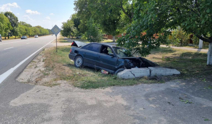 Accident fatal la Singerei. Un barbat din Balti a decedat, dupa ce automobilul sau s-a izbit violent intr-un stalp - FOTO