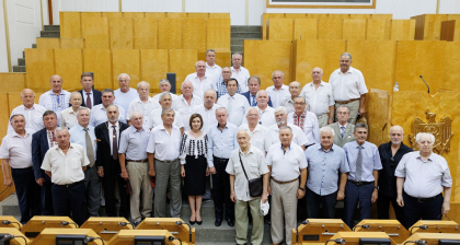 Maia Sandu s-a intalnit cu deputatii „Parlamentului 90”, care au votat Independenta. „Le-am multumit pentru curajul si demnitatea de care au dat dovada pentru a cere si a castiga independenta Moldovei” - FOTO Maia Sandu s-a intalnit cu deputatii „Parlamentului 90”, care au votat Independenta. „Le-am multumit pentru curajul si demnitatea de care au dat dovada pentru a cere si a castiga independenta Moldovei” - FOTO