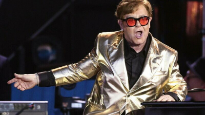 Elton John a fost spitalizat dupa ce a cazut in locuinta sa din Nisa Elton John a fost spitalizat dupa ce a cazut in locuinta sa din Nisa