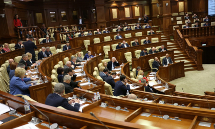 Ce salarii au primit deputatii in ultimul an? Deputatilor partidului SOR, declarat neconstitutional si altor doi de la BCS le-a fost stopata plata salariilor Ce salarii au primit deputatii in ultimul an? Deputatilor partidului SOR, declarat neconstitutional si altor doi de la BCS le-a fost stopata plata salariilor