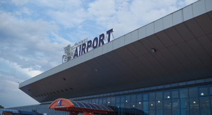 A incercat sa iasa din tara cu mai multe lingouri de aur. Un strain - prins pe Aeroportul International Chisinau - FOTO