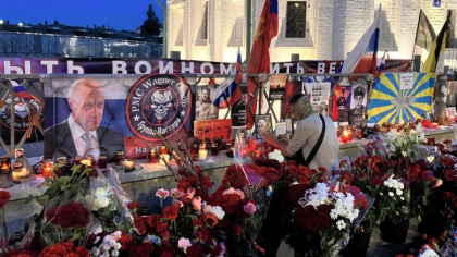 Sute de rusi il plang pe Prigojin la Moscova si il compara cu Lenin si Stalin Sute de rusi il plang pe Prigojin la Moscova si il compara cu Lenin si Stalin