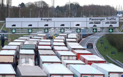 Marea Britanie amana pana anul viitor introducerea controalelor vamale post-Brexit