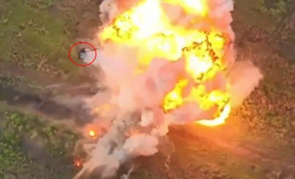 Turela unui blindat rusesc a zburat atat de sus incat era sa doboare drona ucraineana care l-a filmat explodand - VIDEO 