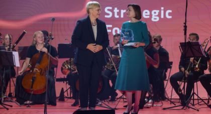 Maia Sandu a participat la Forumul Strategic de la Bled unde a vorbit despre viitorul european al Republicii Moldova. A primit si un premiu - FOTO Maia Sandu a participat la Forumul Strategic de la Bled unde a vorbit despre viitorul european al Republicii Moldova. A primit si un premiu - FOTO