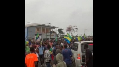 Bucurie in Gabon dupa lovitura de stat. Oamenii au iesit pe strazi si aplauda militarii. Presedintele Ali Bongo, in arest la domiciliu
