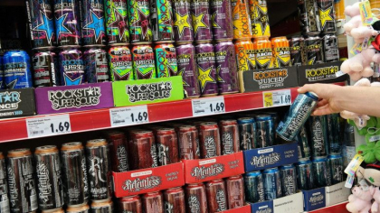 Bauturile energizante contin tot mai multa cofeina. Americanii cer interzicerea comercializarii catre minori
Bauturile energizante contin tot mai multa cofeina. Americanii cer interzicerea comercializarii catre minori
