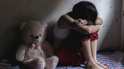 O fetita ar fi fost abuzata sexual de 10 ori de un ingrijitor de la orfelinat. Barbatul a fost arestat