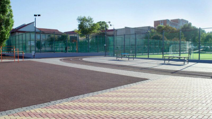 Un copil obligat de profesor sa alerge pe timp de canicula a murit pe terenul de sport. Baiatul implora sa primeasca apa Un copil obligat de profesor sa alerge pe timp de canicula a murit pe terenul de sport. Baiatul implora sa primeasca apa