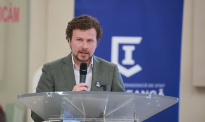 Mesajul ministrului Educatiei si Cercetarii la inceput de an scolar: „Scoala este locul in care ne formam ca cetateni, ca profesionisti, dar, si mai important, ne formam ca oameni” Mesajul ministrului Educatiei si Cercetarii la inceput de an scolar: „Scoala este locul in care ne formam ca cetateni, ca profesionisti, dar, si mai important, ne formam ca oameni”