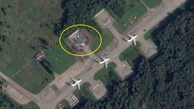 Ucrainenii au atacat din nou aeroportul militar Pskov din Rusia. Noi imagini cu avioanele rusesti distruse in atacul-surpriza cu drone - VIDEO