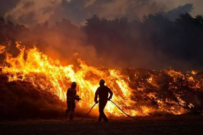 Grecia va folosi drone si senzori termici in lupta impotriva incendiilor de vegetatie Grecia va folosi drone si senzori termici in lupta impotriva incendiilor de vegetatie