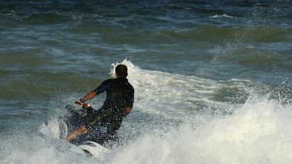 Cum si-au gasit sfarsitul doi turisti in vacanta, dupa ce au plecat pe mare cu skijeturile