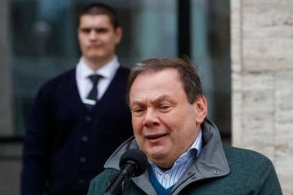 Ucraina acuza un oligarh rus de finantarea invaziei Ucraina acuza un oligarh rus de finantarea invaziei