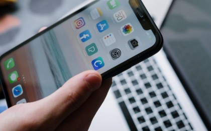 Wall Street Journal: China a ordonat oficialilor guvernamentali sa nu mai foloseasca telefoane iPhone la lucru
