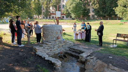 In Chisinau a fost amenajat un izvor cu apa potabila, cu sprijinul Fundatiei Valentin Esanu