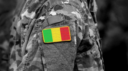 49 de civili si 15 soldati au fost ucisi in atacuri au vizat o nava de transport de pasageri si o baza armata in Mali