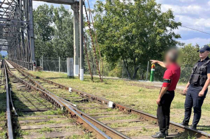 Si-a pierdut actele si a incercat sa treaca frontiera fara acestea. Un strain - depistat la Ungheni Si-a pierdut actele si a incercat sa treaca frontiera fara acestea. Un strain - depistat la Ungheni