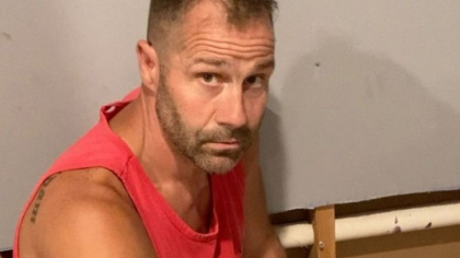 La doua zile dupa ce s-au mutat in casa noua, doi soti au facut o descoperire bizara in pereti. Misterul a fost, pana la urma, elucidat - FOTO La doua zile dupa ce s-au mutat in casa noua, doi soti au facut o descoperire bizara in pereti. Misterul a fost, pana la urma, elucidat - FOTO