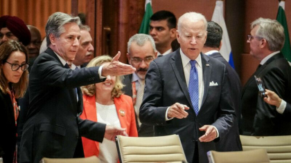 Moment incredibil la summitul G20. Joe Biden i-a strans mana lui Stalin - FOTO Moment incredibil la summitul G20. Joe Biden i-a strans mana lui Stalin - FOTO