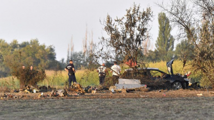Un avion s-a prabusit in timpul unui show aviatic, in Ungaria: doi morti si patru raniti, printre care si copii