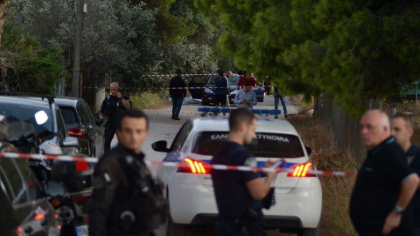 Atac sangeros langa Atena: Sase persoane, impuscate mortal intr-un schimb de focuri de arma Atac sangeros langa Atena: Sase persoane, impuscate mortal intr-un schimb de focuri de arma