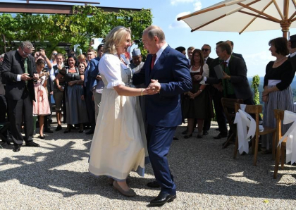 „Mireasa” austriaca a lui Vladimir Putin se muta la Sankt Petersburg, de unde va conduce un institut cheie al Rusiei