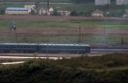 Kim Jong Un, asteptat cu fanfara militara in Rusia. Momentul in care liderul nord-coreean a coborat din tren - VIDEO
