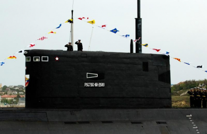Un mare submarin rusesc si o nava de debarcare ar fi fost lovite in Sevastopol. Submarinul teroriza Ucraina cu rachete Kalibr lansate de pe Marea Neagra - FOTO