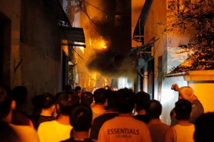 Vietnam: Cel putin 56 de morti intr-un incendiu urias care a cuprins un bloc de apartamente din Hanoi - VIDEO Vietnam: Cel putin 56 de morti intr-un incendiu urias care a cuprins un bloc de apartamente din Hanoi - VIDEO