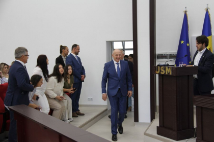 Secretarul general adjunct al NATO, Mircea Geoana, a avut intalnire cu studentii de la USM: „In UE este locul fiecaruia dintre voi” - FOTO Secretarul general adjunct al NATO, Mircea Geoana, a avut intalnire cu studentii de la USM: „In UE este locul fiecaruia dintre voi” - FOTO