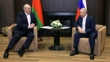 Lukasenko a mers sa-l vada pe Putin la Soci si i-a promis zeci de mii de tone de motorina si benzina Lukasenko a mers sa-l vada pe Putin la Soci si i-a promis zeci de mii de tone de motorina si benzina