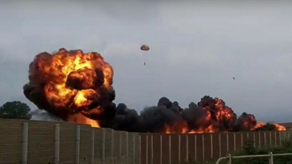 O fetita de 5 ani a murit dupa ce un avion militar s-a prabusit in Italia. Imaginile sunt socante - VIDEO O fetita de 5 ani a murit dupa ce un avion militar s-a prabusit in Italia. Imaginile sunt socante - VIDEO