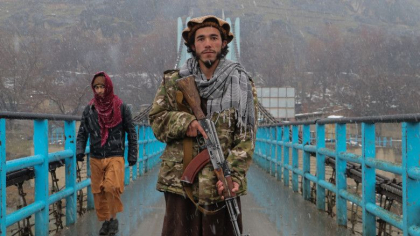 Talibanii reiau practica biciuirilor publice si anunta pe Twitter „sentintele”