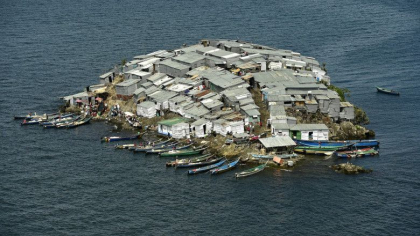 Imagini spectaculoase din Migingo, insula cat un teren de fotbal, dar superpopulata si plina de baruri si locuri de cazare - FOTO Imagini spectaculoase din Migingo, insula cat un teren de fotbal, dar superpopulata si plina de baruri si locuri de cazare - FOTO