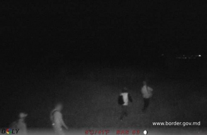 11 ucraineni - surprinsi in timp ce treceau frontiera Republicii Moldova. Organizatorii urmau sa primeasca peste 40 de mii de euro - VIDEO 11 ucraineni - surprinsi in timp ce treceau frontiera Republicii Moldova. Organizatorii urmau sa primeasca peste 40 de mii de euro - VIDEO