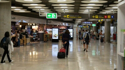 Ce au gasit politistii in lenjeria intima a unei femei care urma sa urce in avion. Hainele largi au dat-o de gol
Ce au gasit politistii in lenjeria intima a unei femei care urma sa urce in avion. Hainele largi au dat-o de gol
