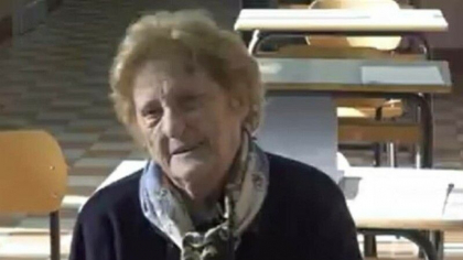 O batrana a absolvit liceul la varsta de 90 de ani, apoi a devenit profesoara pentru o zi. „Am incununat un alt vis al meu" - VIDEO