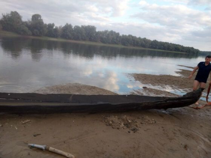 In Nistru a fost gasita o barca straveche care ar avea pana la o mie de ani. Ce spun arheologii - FOTO In Nistru a fost gasita o barca straveche care ar avea pana la o mie de ani. Ce spun arheologii - FOTO