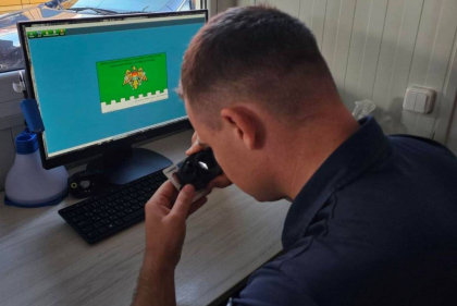Un  moldovean a fost depistat la frontiera cu un permis de conducere fals. L-ar fi primit cadou 