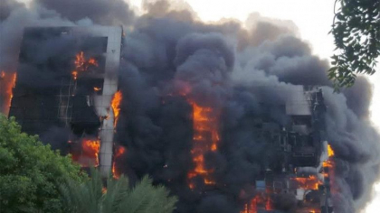 Incendiu de proportii in Sudan. Un zgarie-nori a luat foc din cauza luptelor dintre armata si rebeli - FOTO