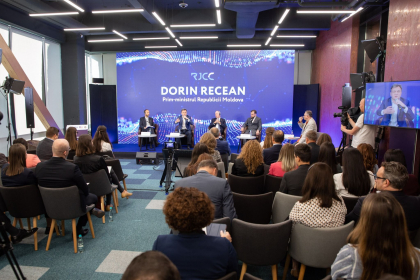 Prim-ministrul a participat la cea de-a 5-a editie a Forumului „Reformarea Justitiei si Combaterea Coruptiei”: „Trebuie sa cream un stat de drept si sa revenim la normalitate” - FOTO