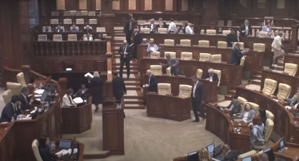 Vlad Batrincea: „Noi parasim in semn de protest aceasta sedinta”. BCS a boicotat sedinta plenara Vlad Batrincea: „Noi parasim in semn de protest aceasta sedinta”. BCS a boicotat sedinta plenara
