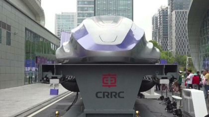 Cel mai rapid tren din lume a fost prezentat in China. Poate circula cu 600 de kilometri pe ora
Cel mai rapid tren din lume a fost prezentat in China. Poate circula cu 600 de kilometri pe ora