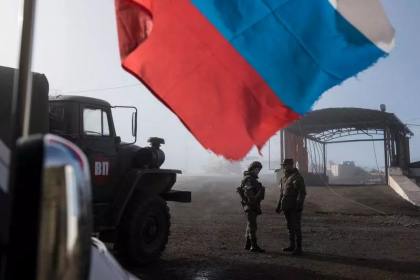 Karabah: Separatistii armeni au predat sase vehicule blindate si 800 de arme usoare, potrivit Moscovei