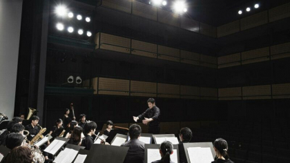 Moarte socanta in timpul unui concert de muzica baroca din Franta. Un bariton argentinian a suferit un atac de cord