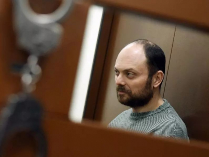 Opozantul rus Vladimir Kara-Murza a ajuns intr-o colonie penitenciara din Siberia. Avocat: „Calatoria de la Moscova la Omsk, in secolul XXI, a durat nu mai putin de trei saptamani” Opozantul rus Vladimir Kara-Murza a ajuns intr-o colonie penitenciara din Siberia. Avocat: „Calatoria de la Moscova la Omsk, in secolul XXI, a durat nu mai putin de trei saptamani”